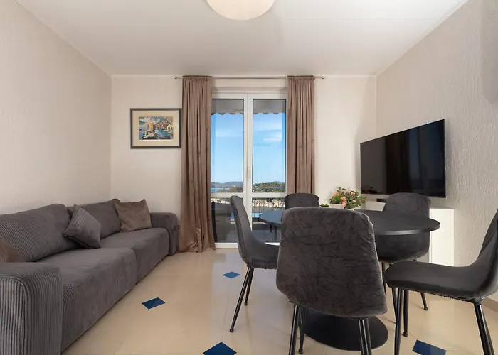 Apartment Ela