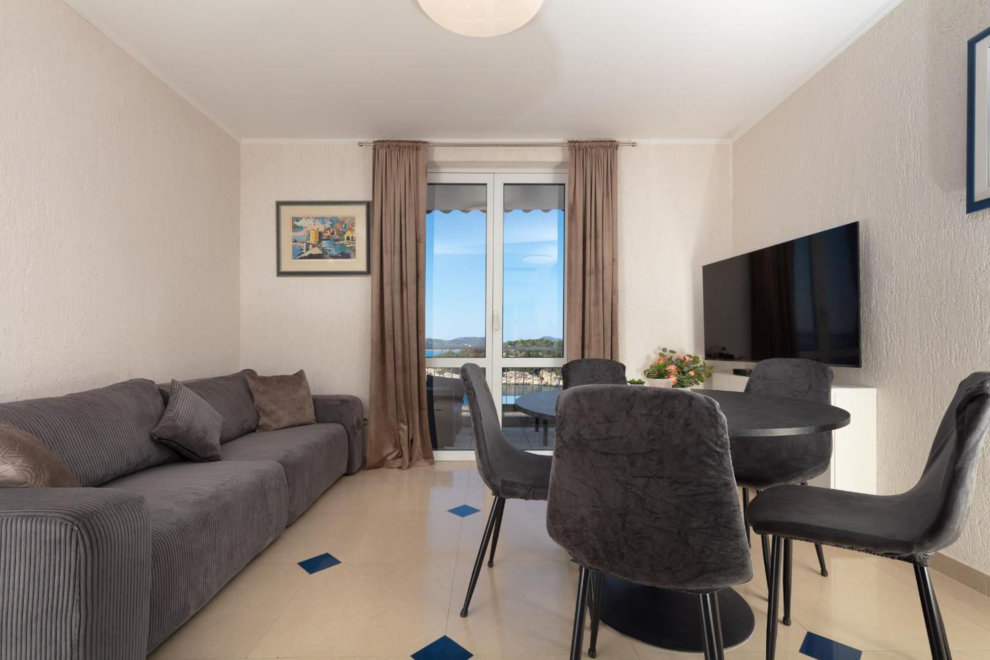 Apartment Ela *